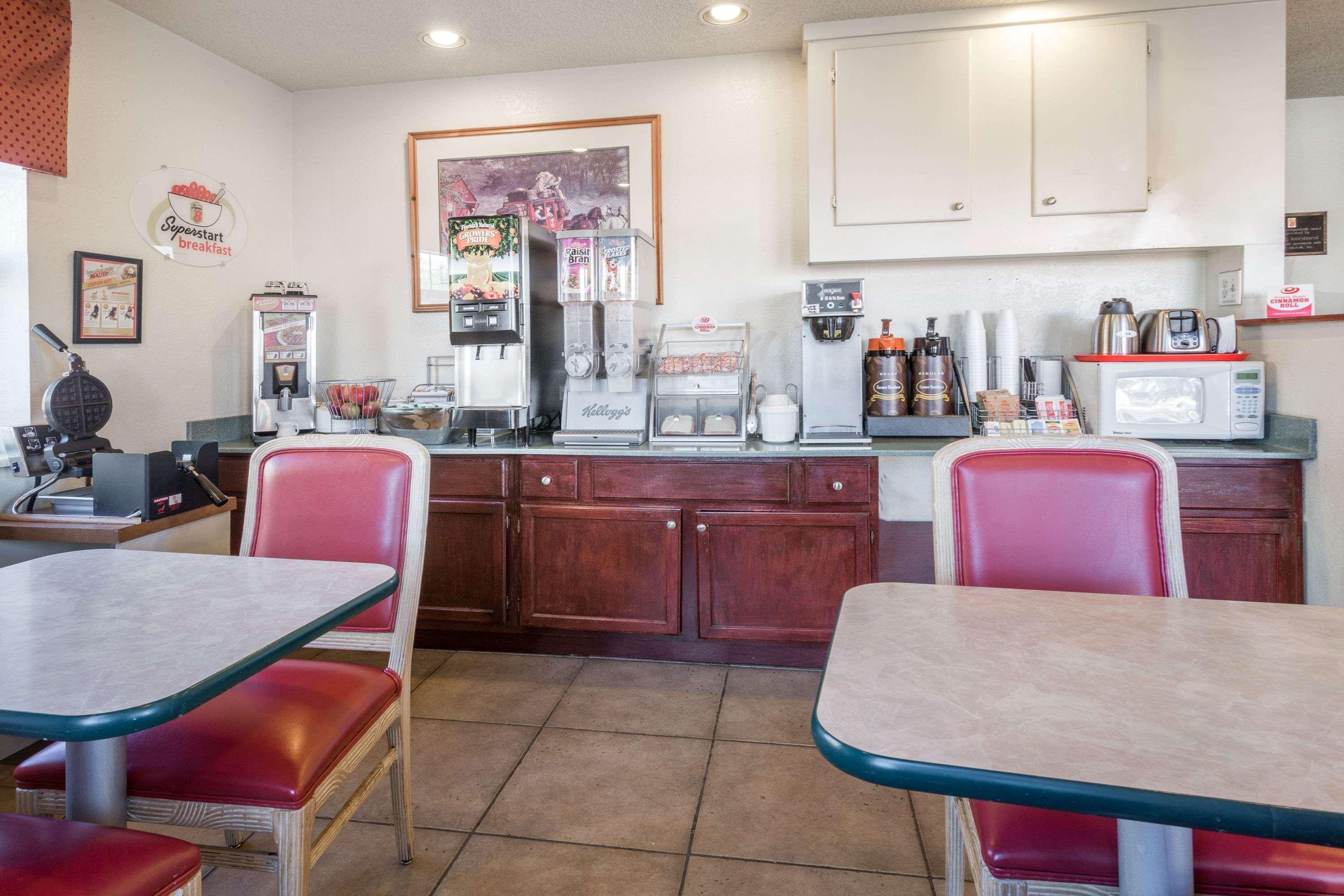 Готель Super 8 By Wyndham Colorado Springs/Afa Area Екстер'єр фото