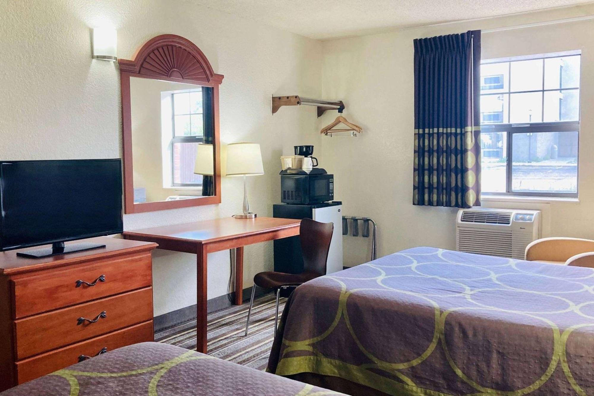Готель Super 8 By Wyndham Colorado Springs/Afa Area Екстер'єр фото