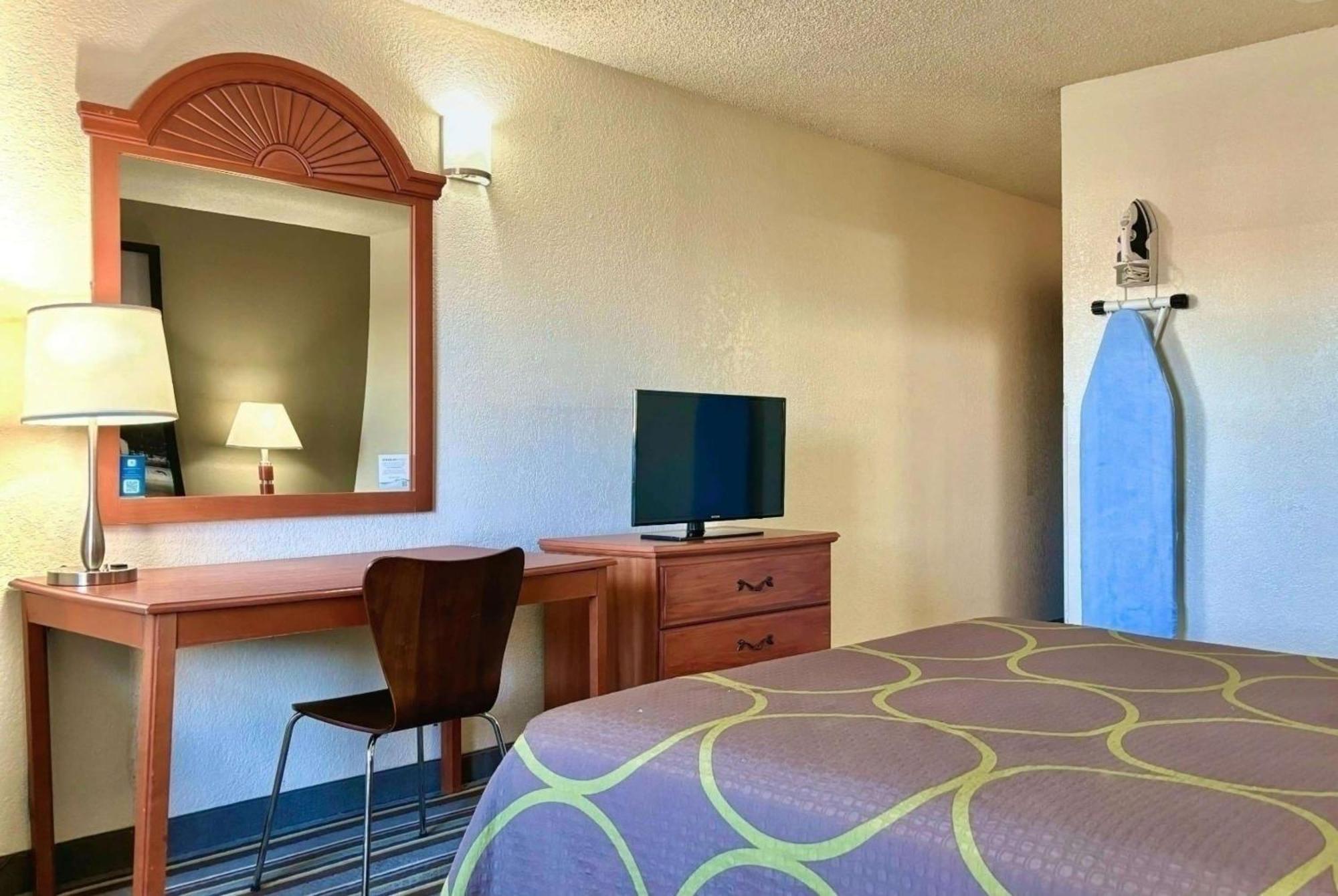 Готель Super 8 By Wyndham Colorado Springs/Afa Area Екстер'єр фото